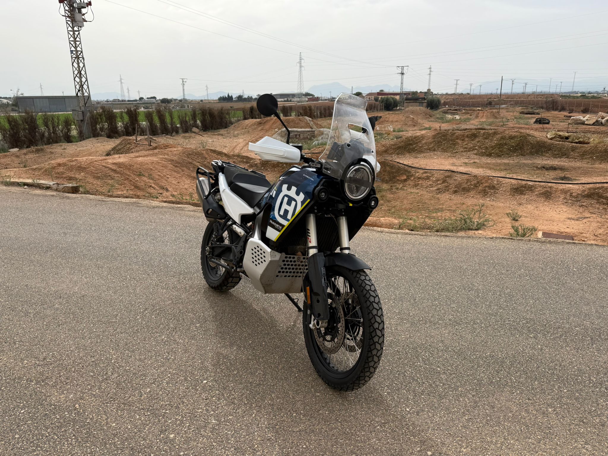 HUSQVARNA NORDEN 901 EXPEDITION 2023 - Imagen 2