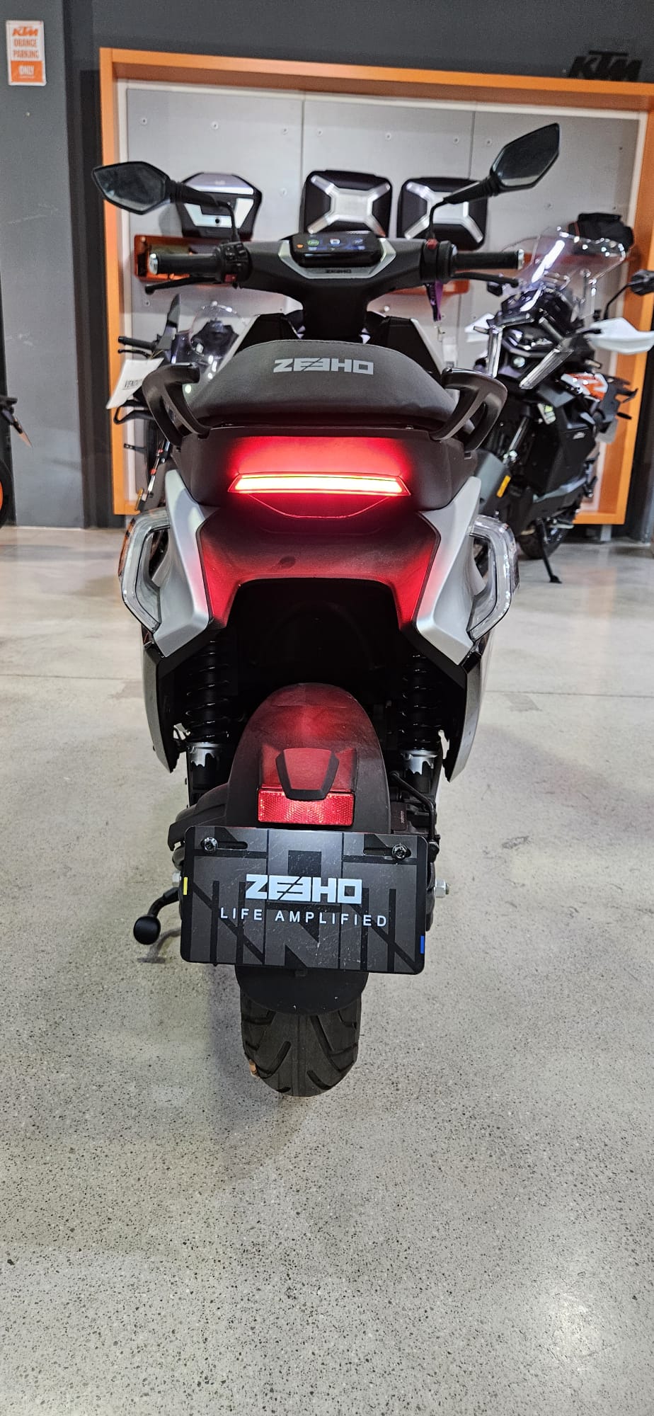 ZEEHO AE8 S+ 125 - Imagen 4