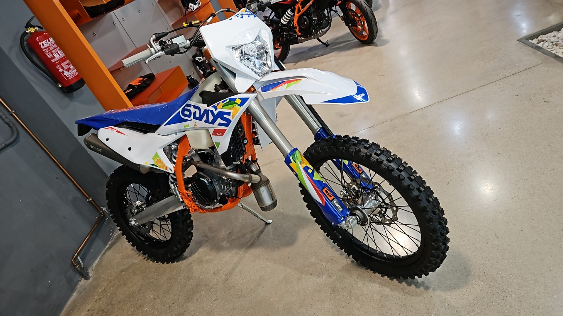 KTM 300 EXC 6DAYS ´26 (NUEVA) - Imagen 4